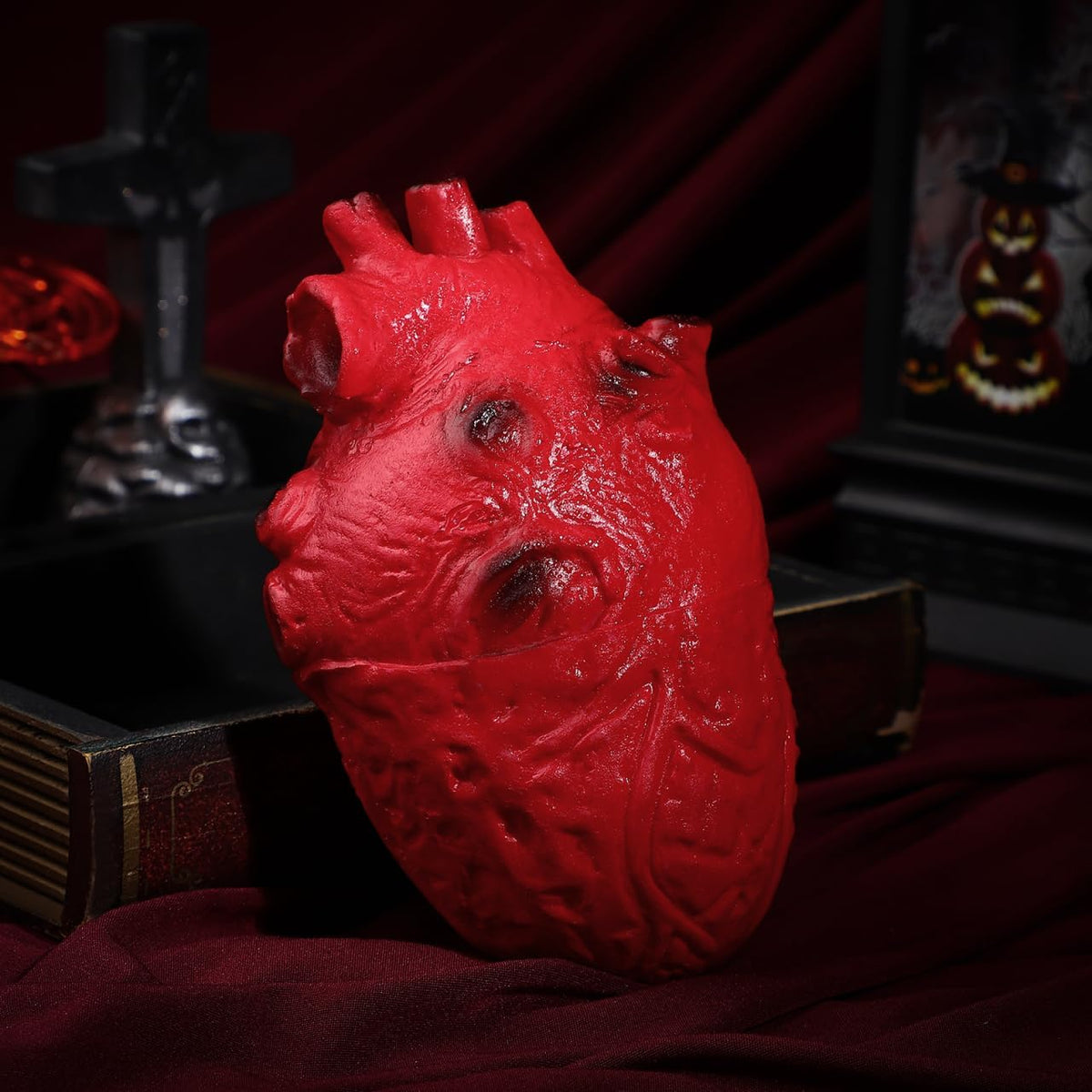 Halloween Fake Heart Prop, Squeezable Resin Heart Model, Simulation Bloody Human Body Part for Halloween Party Creepy Decoration (3.5''X6.5'')